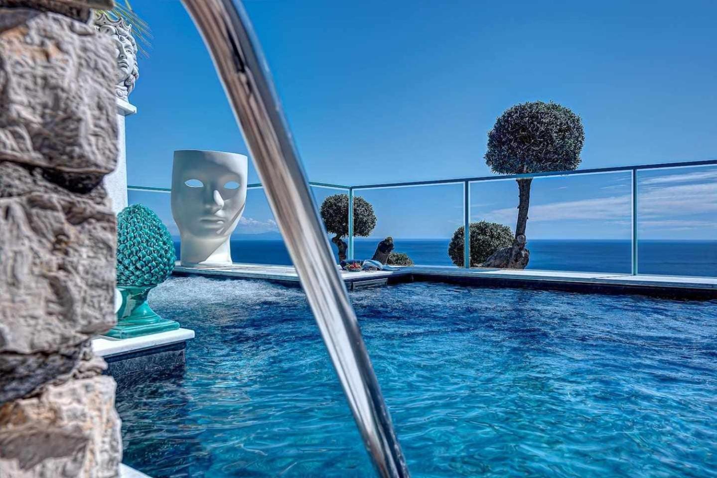 Villa Islamorada Pool And Sea View ماسّا لوبْرينسِ المظهر الخارجي الصورة